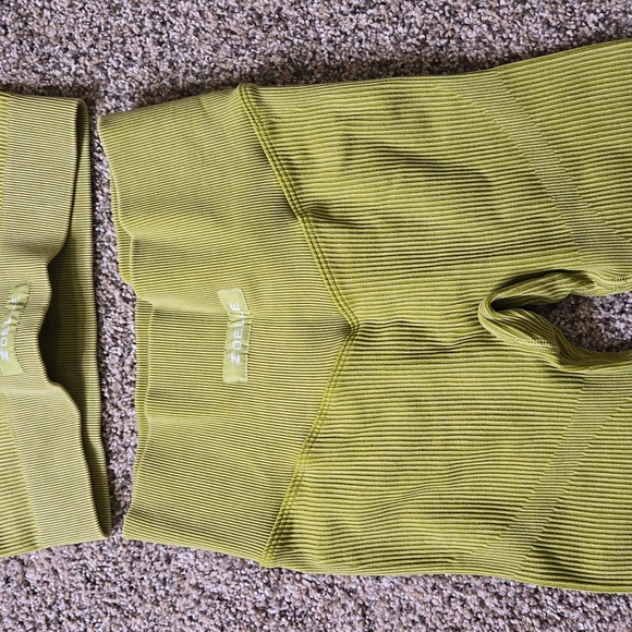 Zoelle Fit Gym Confidence workout Set - Picture 4 of 5